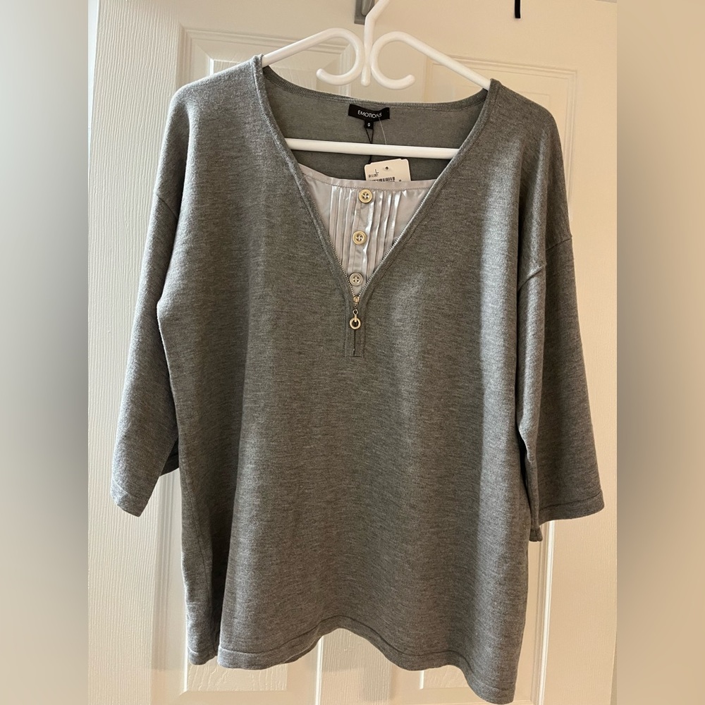 NWT grey & silver EMOTIONS 3/4 length sleeve sweat shirt.